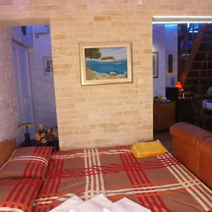 And Dalibor Apartman Nin